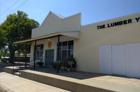 You'll Enjoy The Farm Decor And Home Cooked Meals At The Lumberyard In Kansas