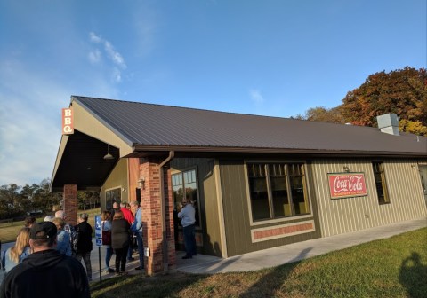 Make The Trip To Topeka Kansas For Lonnie Q's Delectable Barbecue