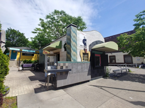 Freddy J’s Is A Hole-In-The-Wall Restaurant In Buffalo With Some Of The Best Fried Chicken In Town