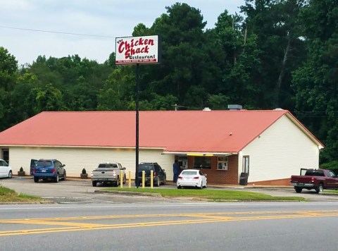 The Chicken Shack Is A Hole-In-The-Wall Restaurant In Alabama With Some Of The Best Fried Chicken In Town