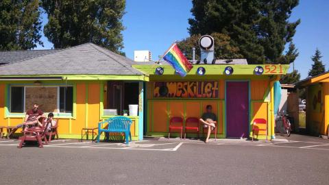 The Grooviest Place To Dine In Washington Is Homeskillet, A Hippie-Themed Restaurant