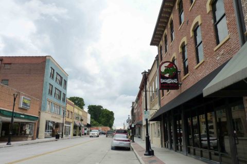 There's A New Orleans Themed Restaurant In Missouri Called Broussard's Cajun Cuisine And It's Both Fun And Delicious