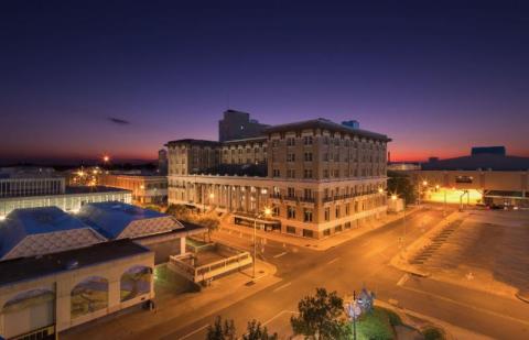 Hotel Bentley Might Just Be The The Most Haunted Hotel In Louisiana