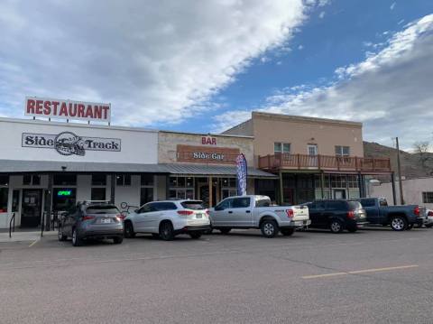 A Family-Friendly Restaurant By Day, Side Track In Nevada Turns Into A 1920s Speakeasy At Night