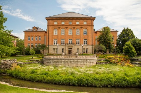 Take A Virtual Tour Of One Of The Most Beautiful Colleges In The State, The University Of Illinois