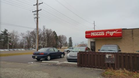 There's A Basketball Themed All-Star Buffet At Mozzi's Pizza In Indiana Where Everyone Is A Winner