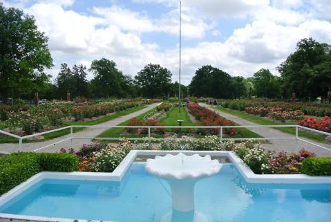 The 160-Acre Gage Park In Kansas Features A Rose Garden, A Train, And A Zoo