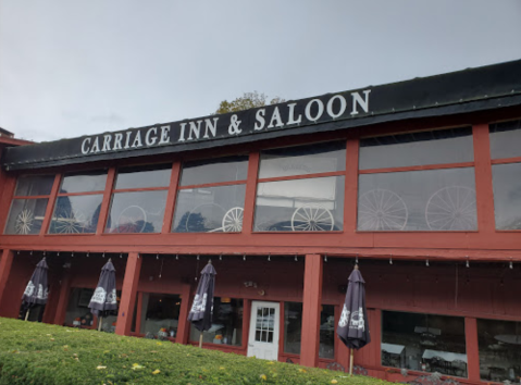 Dan's Carriage Inn In Rhode Island Was Once A 1700s Stagecoach Stop