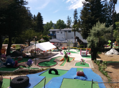 First Opened in 1948, Pee Wee Golf In Northern California Makes For A Wacky Family Outing