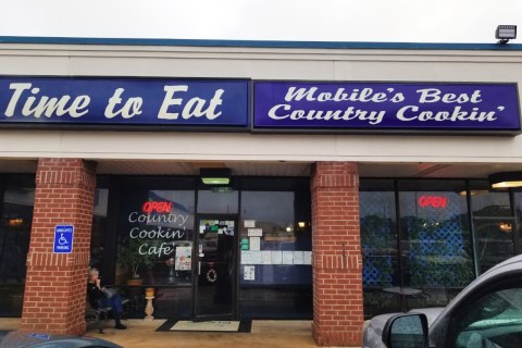 Visit Alabama's Time To Eat Cafe For Their Awesome Food, But Also Their Famously Bizarre Wall Of Clocks