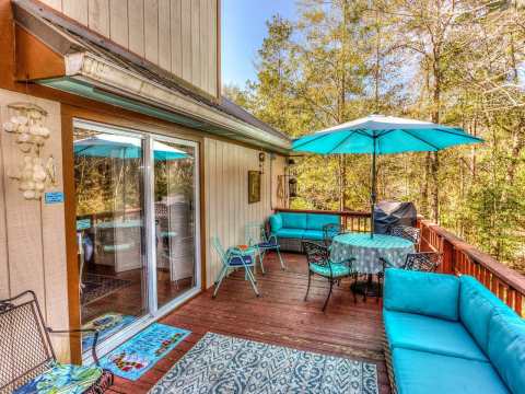 Enjoy Your Own Private Entertainment Deck At The Bird House In Mississippi