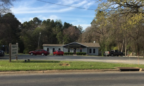 Peggy's Homemade Pizza In Louisiana Takes Pizza Night To New Levels