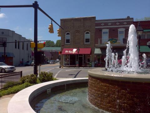 The Tic-Toc Ice Cream Parlor In Tennessee Serves Up Delicious Homemade Ice Cream In A Small Town Setting