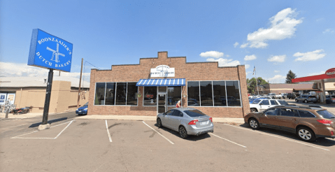 Your Tastebuds Will Never Forget Your First Trip To Colorado's Boonzaaijer's Dutch Bakery