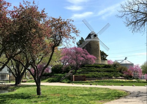 Take A Stroll And Lose Yourself In The Beautiful Nature At Wamego City Park In Kansas