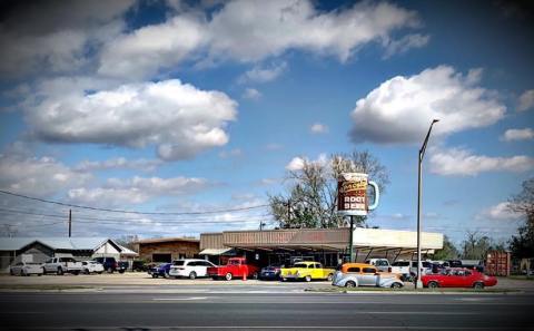 Frostop, The Old Fashioned Drive-In Restaurant In Louisiana Hasn’t Changed In Decades