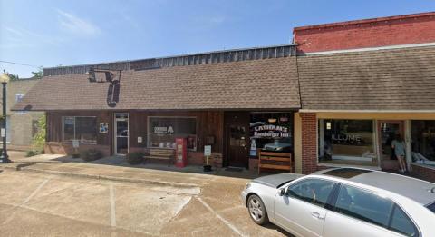 Delight Your Inner Carnivore With A Visit To Latham's Hamburger Inn, Mississippi's Best Hole-In-The-Wall Burger Joint