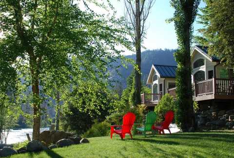 These Quaint Cottages On The Banks Of The Trinity River In Northern California Will Make Your Summer Splendid