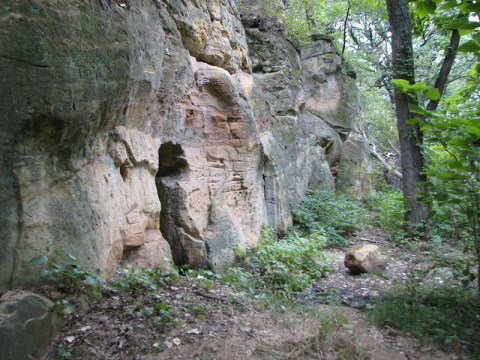 Hike To The Rocky Faris Caves In Kansas For An Out-Of-This World Experience