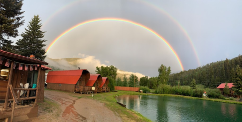 These Quaint Cottages On The Banks Of The Red River In New Mexico Will Make Your Summer Splendid