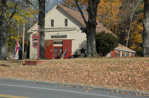 There's A Two-Story Shop In New Hampshire That'll Take Your Antique Shopping To The Next Level