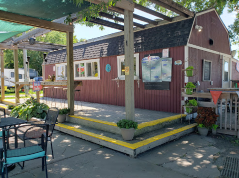 Cool Off On A Hot Iowa Day With A Gigantic Sundae From Retro Sundaes