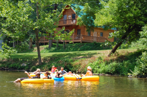 These Quaint Cottages On The Banks Of The Little River In Tennessee Will Make Your Summer Splendid