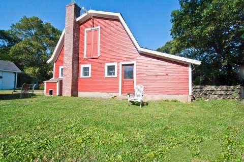 This Relaxing Farm Stay In Rhode Island Offers Social Distancing At Its Finest