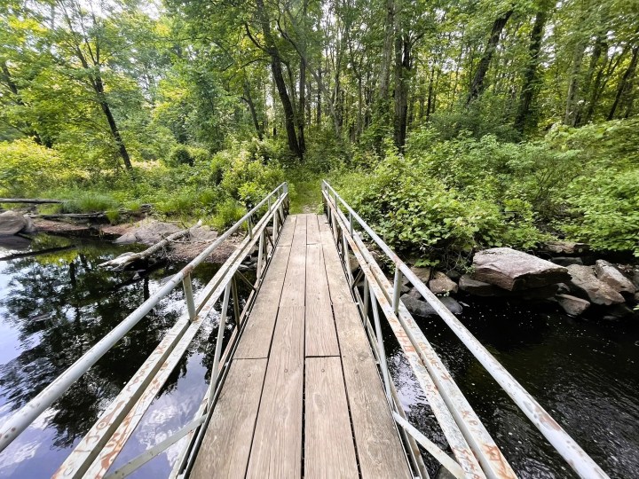 spring hikes in Massachusetts