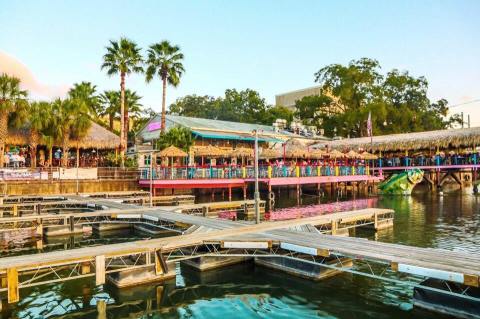 A Hawaiian-Themed Restaurant In Texas, Hula Hut Will Transport You Straight To The Islands