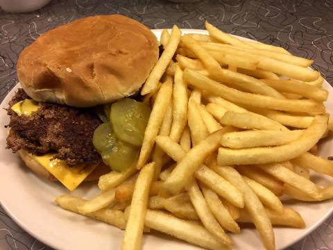 Town Topic Is A Good, Old-Fashioned Burger Joint In Missouri, And You Have To Visit