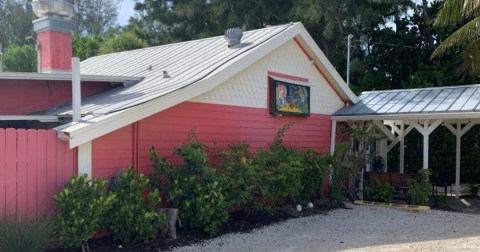 An Alice In Wonderland Themed Restaurant In Florida, The Mad Hatter Is Like Something From A Dream