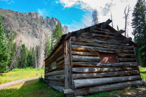 Take In The Show-Stopping Views From This Cabin In The Largest Park In Colorado