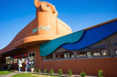 The Burgers And Shakes Are A Hoot At This Owl-Shaped Restaurant In Albuquerque, New Mexico