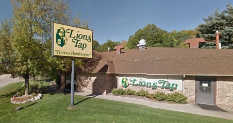 Not Many People Know About The Award-Winning Burgers At Lions Tap, A Little-Known Restaurant In Minnesota