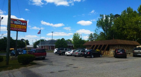 The Rocket Is A Tiny Alabama Restaurant That Serves The Tastiest Burgers And BBQ Around