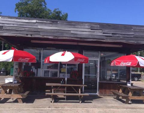 Stafford's Big Burger In Mississippi Is A Tiny But Mighty Eatery That's A Must-Visit For Carnivores    