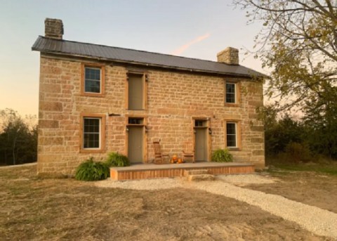 When You Stay In This Pre-Civil War-Era Farmhouse In Missouri, You'll Feel Like You've Time Traveled To The 1800s