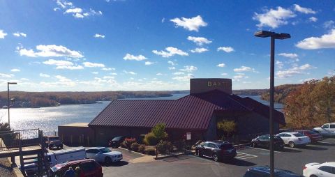 Located At The End Of The World In Missouri, Baxter’s Lakeside Grille Is A Must-Visit