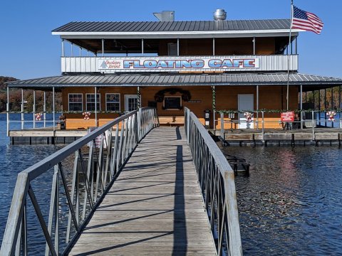 Indian Point Floating Cafe Is A Floating Missouri Family Restaurant You Have To See To Believe