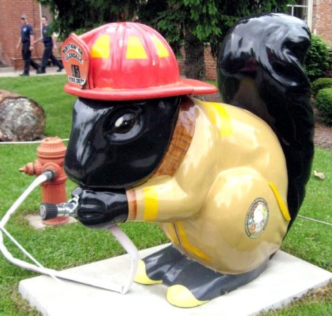 The Tiny Town Of Glendale, Ohio Is Strangely Full Of Giant Fiberglass Squirrels