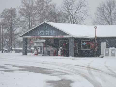 Hiding In Rural Mississippi, Roy's Store Serves Up Some Great Grub In A Unique Setting