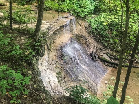 This Easy, 1.5-Mile Trail Leads To Kissing Falls, One Of Indiana's Most Underrated Waterfalls