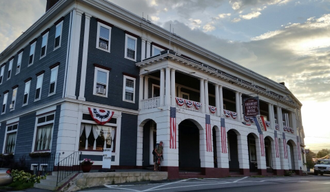 Stay Overnight In A 100-Year-Old Hotel That's Said To Be Haunted At Herbert Grand Hotel In Maine