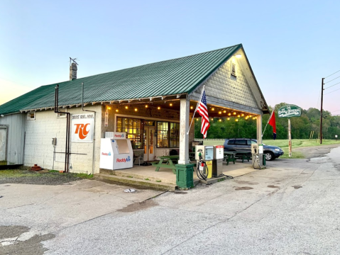 The Davis General Store In Rural Tennessee Is The Perfect Step Back In Time