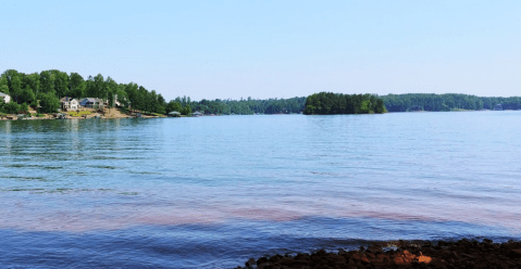 Lake Keowee Is One Of The Most Underrated Summer Destinations In South Carolina