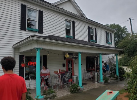 You Won't Be Able To Resist The Chicken Biscuits And Donuts From HenDough In North Carolina