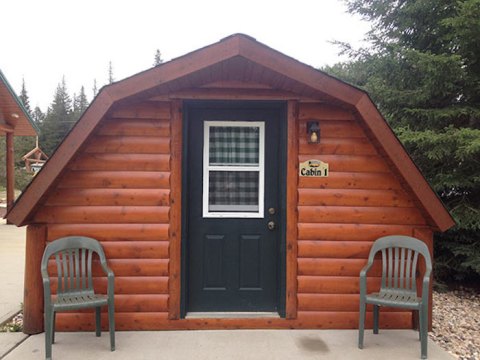 Stay In This Cozy Little Creekside Cabin In South Dakota For Less Than $55 Per Night