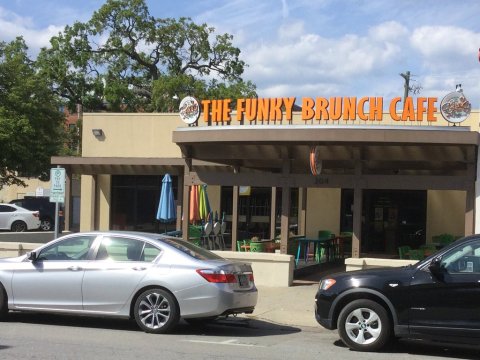 Griddle Your Own Breakfast At The Table At The Funky Brunch Cafe In Georgia