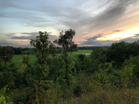 Hike The Easy 5-Mile Mazomani Trail To Explore The Natural Beauty Of The Minnesota Valley National Wildlife Refuge